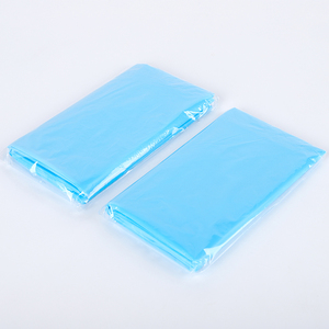 Robe jetable d'isolement de tablier jetable de CPE en plastique imperméable bleu de robe de CPE avec des douilles pour le docteur - Product Image 5