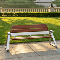 Banc de parc moderne en acier inoxydable et bois massif pour extérieur urbain avec dossier long et poignée