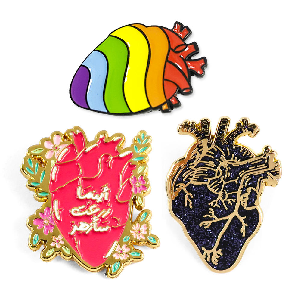 เข็มกลัดติดเสื้อ