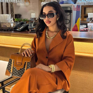 Оптовая продажа: Новинка лета 2025 – модный элегантный повседневный женский костюм: рубашка с отложным воротником и прямые брюки с высокой талией. - Product Image 3