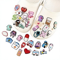 Décorations de chaussures en caoutchouc série Santé, breloques imperméables pour sabots à thème infirmier, en vrac, pour enfants et adultes