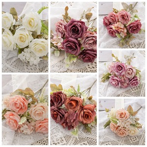 Bouquet de roses artificielles CallaFloral, blanc et orange, en polyester, arrangement floral décoratif d'intérieur à tenir à la main - Product Image 3