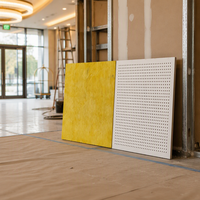 Panneau de plafond acoustique perforé en plâtre à haute performance NRC avec absorption sonore en fibre de verre pour cinéma et studio