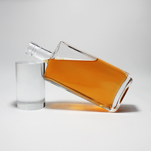 Bouteille carrée en verre extra clair de 500 ml, 700 ml, 750 ml pour spiritueux, whisky, <span class=keywords><strong>gin</strong></span>, avec bouchons argentés et impression – Vente en gros - Product Image 3