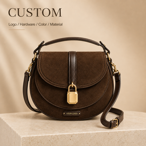 <span class=keywords><strong>Borsa</strong></span> a <span class=keywords><strong>Tracolla</strong></span> con Chiusura Dorata Personalizzata dal Produttore, in Vera Pelle Scamosciata Marrone Scuro, <span class=keywords><strong>Borsa</strong></span> a <span class=keywords><strong>Tracolla</strong></span> per Uso Quotidiano - Product Image 1