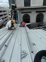Structure de montage de panneaux solaires en métal pour toiture résidentielle LF002, rail en aluminium, système de fixation solaire facile à utiliser avec pinces