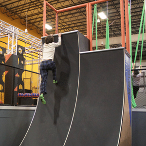 Parque de Aventuras Deportivo Interior, Desafío Juvenil de American <span class=keywords><strong>Ninja</strong></span> Warrior, Obstáculo de Escalada, Pared Triple Curva con Barandilla - Product Image 3