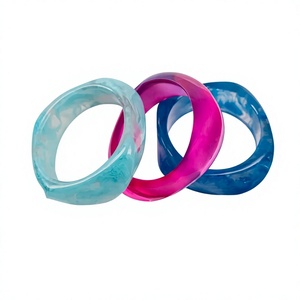 กำไลข้อมือเรซิ่นลายหินอ่อนสุดเก๋ สีชมพู ขาว ดำ ดีไซน์วินเทจ แฟชั่นสำหรับทุกเพศ พร้อมสำหรับผู้หญิง - Product Image 2