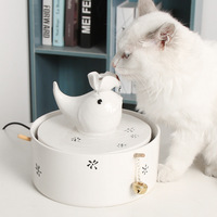 Fontaine à eau automatique pour chat en céramique électronique de luxe moderne, design baleine blanche, filtre non toxique, écologique, pour animaux de compagnie d'intérieur
