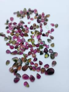 หินอัญมณีทัวร์มาลีนหลายชิ้นแบบหลวมสีเขียว8-20มม. งานแกะสลักตามธรรมชาติสินค้าจำนวนมาก - Product Image 2