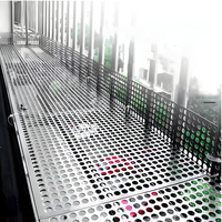 Panneau maillé perforé en acier inoxydable de qualité industrielle pour la construction de housses de protection et la décoration murale extérieure