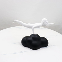 Sculpture en résine de figurine volante abstraite, plaquée or et argent, statue d'art humain, base nuage, décoration de luxe pour la maison, vente en gros OEM UE