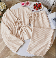 Nouvel ensemble décontracté deux pièces confortable et haut de gamme à rayures, avec haut ample à lacets, polyvalent, à manches longues, élégant et tendance