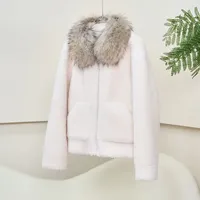 Manteau court en vraie fourrure de mouton pour femme, coupe ajustée, avec col en fourrure de raton laveur, fermeture éclair, chaud, collection 2026 JT605