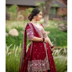 Lehenga Choli de mariée de qualité supérieure, de couleur marron, avec de riches broderies, des accents de paillettes et un style latkan - Product Image 6