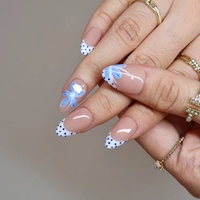 Offre Spéciale – Faux Ongles en Acrylique à Presser, French Manucure, Pois, Petites Fleurs Bleues, Forme Amande, Longueur Courte, 10 Pièces, Vente en Gros