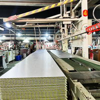 Film PVC 250*8*2900MM à effet bois avec lignes argentées, panneaux PVC pour intérieur, dalles de plafond PVC