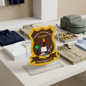 Parche Bordado Personalizado con Escudo y Borde Amarillo Marrón para Uniformes - Product Image 3