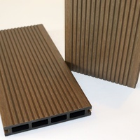 Planche composite antidérapante et étanche en WPC pour terrasse extérieure, escalier, parc et piscine, durée de vie supérieure à 15 ans