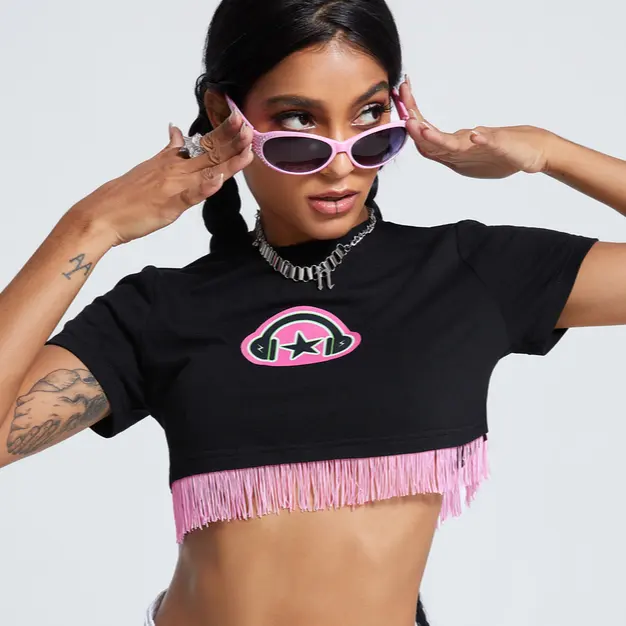 Y2k streetwear camiseta feminina, estampa de logotipo personalizada para o verão, gola redonda com franja e borla, crop top slim fit
