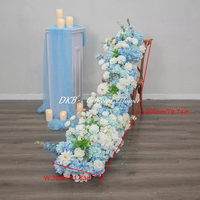 Composition florale artificielle de roses bleues et blanches et pivoines pour chemin de table de mariage et décoration de fond de scène