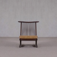 Fauteuil d'appoint rétro Tuscan Naturalist en bois massif fait main avec dossier à lattes et coussin de siège en cuir souple