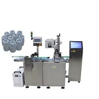 Machine de codage laser GS1 hautement efficace pour casquettes médicales avec système d'inspection visuelle pour l'acquisition de données et le tri automatique
