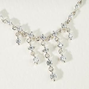 Elegante Collar de Diamantes Redondos en Capas para Mujer, Joyería de Diamantes en Oro, Diseño Atemporal, Regalo Perfecto para Cumpleaños o Aniversario - Product Image 2