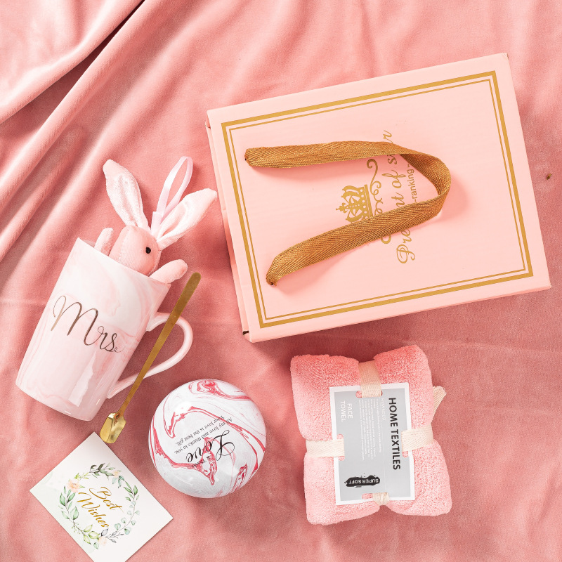 01 ensemble cinq pièces rose