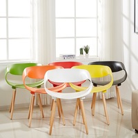 Chaise de salle à manger en plastique PP de haute qualité, style nordique, colorée, pour cuisine, événements et mariages