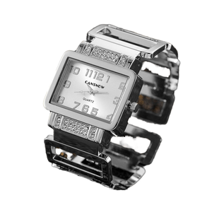 Reloj de Moda de Lujo para Mujer con Movimiento de Cuarzo, Caja de Aleación, Esfera de Cristal, Manecillas y Brazalete Personalizado con Dijes de Oro y Plata - Product Image 1