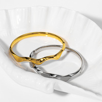 Ensemble de bijoux plaqué or 18 carats rétro, bijoux classiques en PVD, bracelet ondulé en argent, minimaliste, acier inoxydable, bague de couple ALN2512213