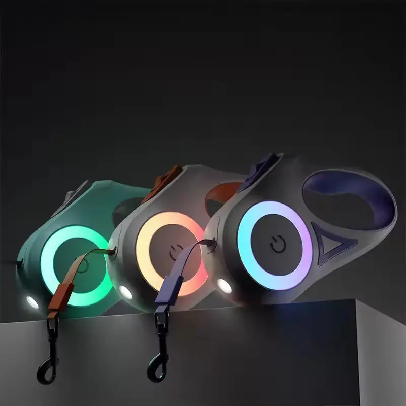 Envío rápido de la gota 9FT 16FT Luces LED Correa para perros Correas retráctiles automáticas para mascotas con luz LED Plomo multifuncional para mascotas