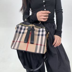 Bolsos tote de mujer de cuero PU de alta calidad, bolsos de hombro a cuadros de moda para mujer, mochila informal de gran capacidad para mujer para exteriores - Product Image 1
