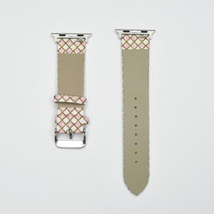 Correa de Cuero Sintético con Brillantina y Cierre Metálico Moderno, Compatible con Apple Watch Series 9/8/7/6/5/4/3/2/1 - Product Image 4