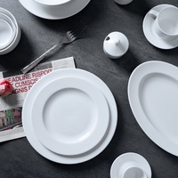 Ensemble de salle à manger moderne Ensemble d'assiettes de présentation en porcelaine blanche unie Passe au lave-vaisselle et au micro-ondes Comprend des assiettes à dîner