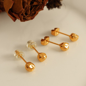 Boucles d'oreilles à billes dorées, forme sphérique irrégulière, unisexe, à porter au quotidien, bijoux fins EH783 - Product Image 1