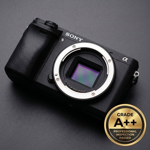 Kit d'objectif Sony Alpha 6400 A6400 d'occasion en gros avec objectif 18-135mm OSS, 24,2MP, vidéo 4K – Configuration polyvalente pour <span class=keywords><strong>la</strong></span> <span class=keywords><strong>photographie</strong></span> professionnelle et les voyages - Product Image 4