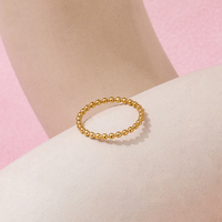 Bague de pinky haut de gamme pour femme, plaquée or, en acier inoxydable, avec perles et motif géométrique éternité, emballée sous film bulle et sac OPP, avec carte de présentation