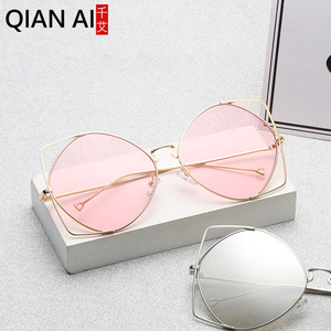 Gafas de Sol Qianai para Mujer, Montura Metálica Irregular, Lentes Doradas y Rosas, Protección UV400, Talla Grande, Modelo H3-055 - Product Image 1
