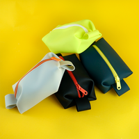 Nouveauté : Trousse de maquillage en silicone grande taille pour femme, résistante à l'eau, avec poignée souple, motif bonbon, pochette de voyage pour cosmétiques avec fermeture éclair