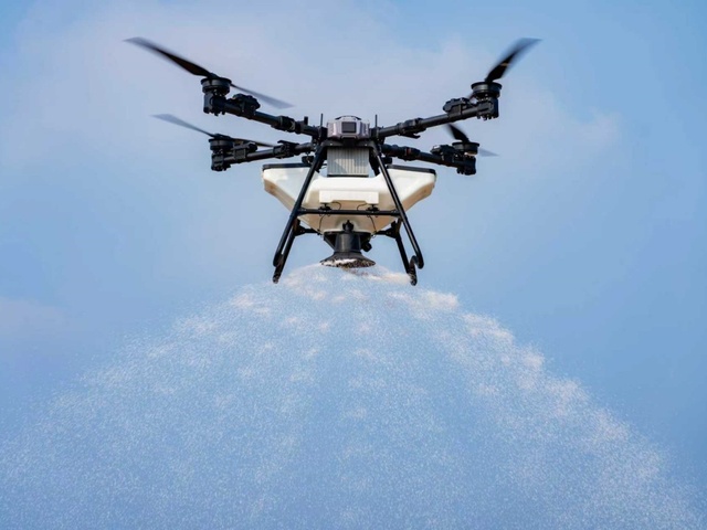 Agriculture Drone Professional GPS Crop Protection UAV with RTK Precision and Stable Radio Connection.