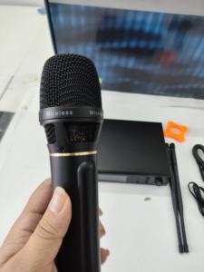 Système de micro sans fil professionnel pour karaoké EIF K11 UHF, microphone dynamique original <span class=keywords><strong>en</strong></span> métal pour le chant - Product Image 4