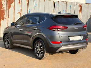 Auto Usado Coreano, Elegante, 2017, GRIS, SUV Diésel Totalmente Nuevo con Freno Eléctrico, un Auto de Calidad Coreana - Product Image 2