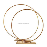 Présentoir professionnel de pièce maîtresse de fleur en métal doré 2025 pour les décorations de table de mariage et les arrangements supérieurs