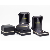 Maßgefertigte Premium Quadratische Ehering- & Anhänger-Schmuckbox mit Hochwertiger Samtauskleidung Elegante Luxus-Geschenkverpackung