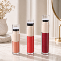 Gloss à lèvres liquide brillant avec applicateur éponge, tubes fins transparents, bandes roses, nuances rouge corail et rouge baie, vente en gros, OEM, logo personnalisé