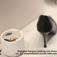 Chaussures à talons hauts de luxe pour femmes de 10 cm avec semelle extérieure en plastique, tige en PU, sangle à boucle, style européen et américain, facture disponible