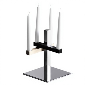 Candelabro Moderno de Metal para 4 Velas, Centro de Mesa Geométrico, Portavelas Decorativo para Decoración del Hogar, Comedor - Product Image 1