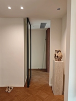 Porte d'entrée de villa moderne à pivot central en aluminium, à rupture de pont thermique, double vitrage, verre trempé, isolation phonique, pour cave à vin et salon